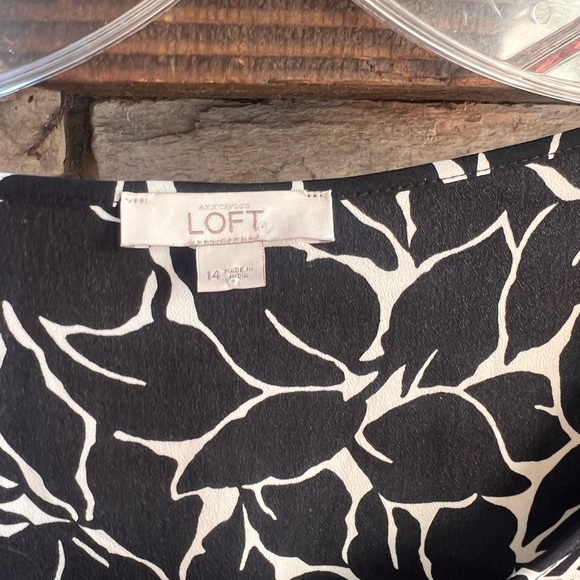 Elegant Black and White Patterned Loft Jumper - Picture 4 of 4